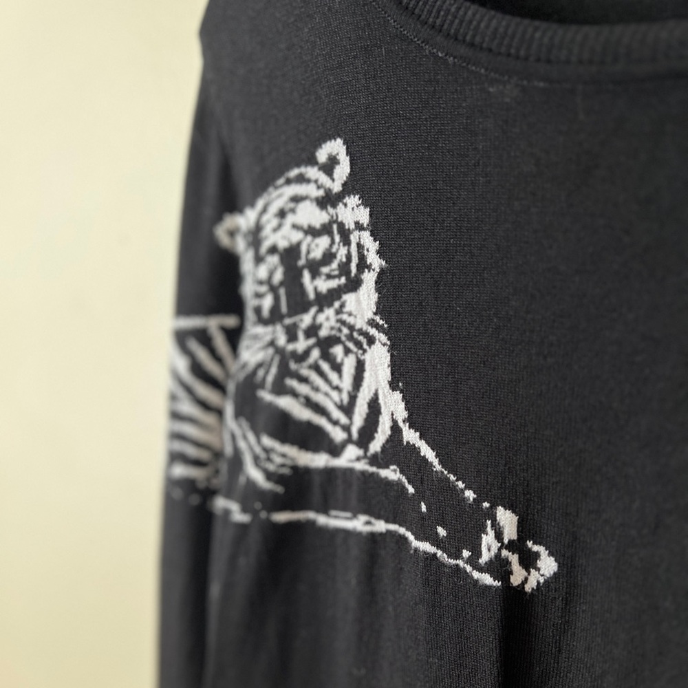 Knit Graphic Tigers Black & White Matching Sleeve Pattern Statement Sweater M - Picture 5 of 9